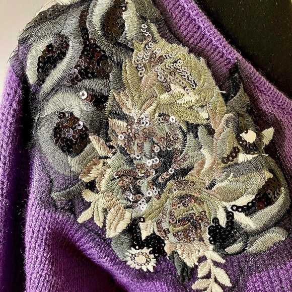 Cable & Gauge purple knit sweater adorned w/ epaulettes of embroidered sequins💜 - Picture 7 of 9